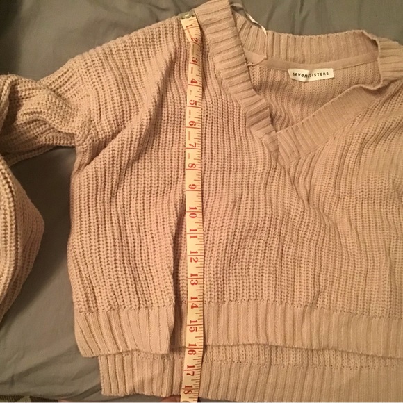 Seven Sisters V-Neck Crop Sweater - Picture 6 of 6